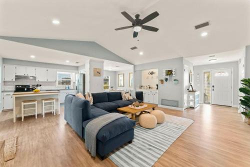 Holiday Harbors House | Summer Breeze - Heated Pool - 4 min to Mayo