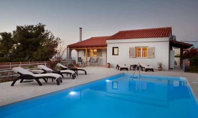 Kounoupidiana House | Summer Breeze House * with private pool * private parking *