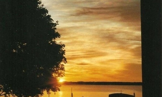 Silver Beach Cottage | Summer Cottage on Beautiful Mullett Lake, Saturday-Saturday bookings.