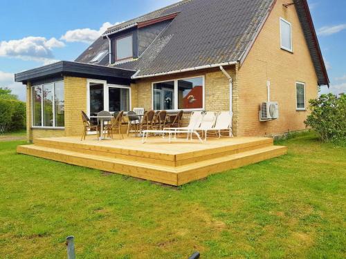 Maribo House | Summer Cottage Tucked Away In Coastal Area