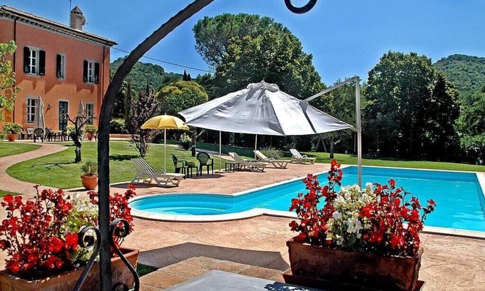 Guzman Villa | Summer Country Resident Villa Near Historic Town