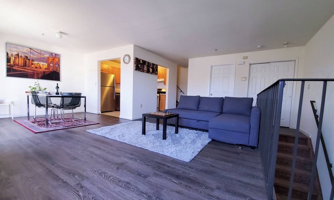 Iselin Apartment | SUMMER DISCOUNT Spacious 3 bedroom townhome free parking washer/dryer WIFI