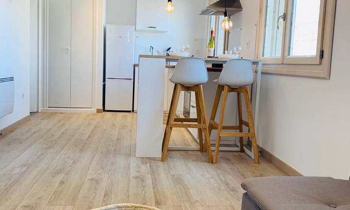 Salon-de-Provence Apartment | Summer fair near downtown and station