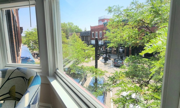 South Haven Apartment | Summer Fling 2nd Floor Downtown Suite