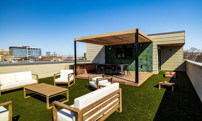 Fairmount House | Summer Fort Worth Escape Near TCU & Dining