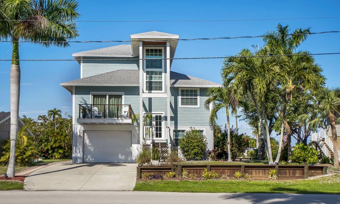 Isles of Capri House | Summer Getaway by the Bay. Nice views of Pompano Bay. Near Marco Island Beaches.