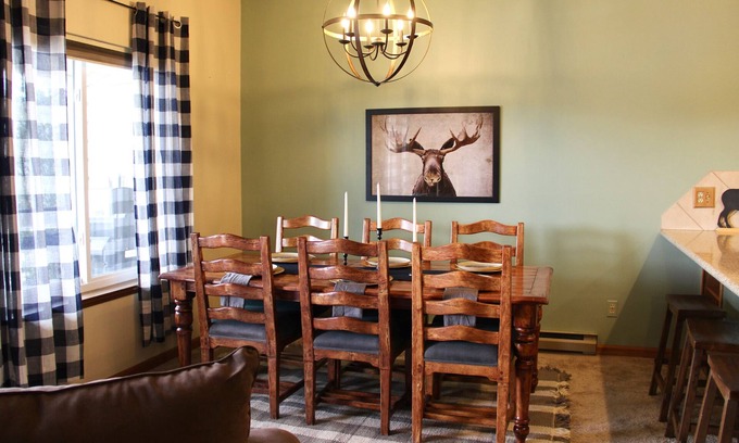 Wildernest Condo | Summer Getaway - Stunning Mountain and Aspen Views - Hot Tub