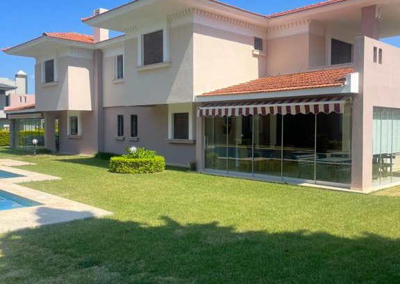 Altınyunus Mahallesi House | Summer house in Cesme, Turkey, very close to sea