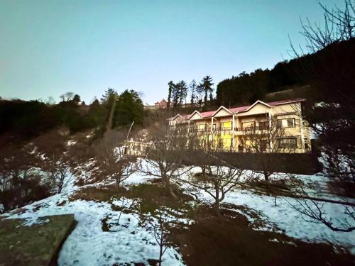 Theog Resort | Summer House Kufri l Charvi Retreat