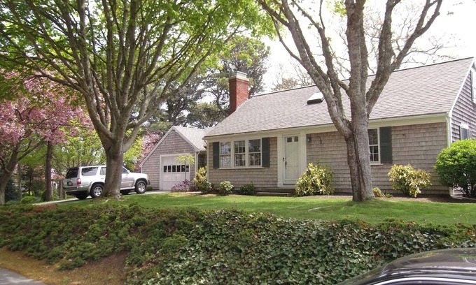 West Chatham House | Summer Hydrangea: Chatham's Truly Exceptional Summer Retreat