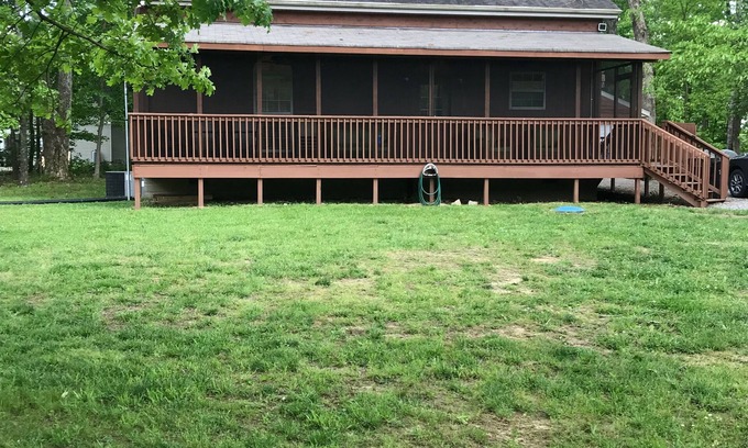 Scottsville House | Summer Lake Time. Barren River Lake. Big yard for Family Fun