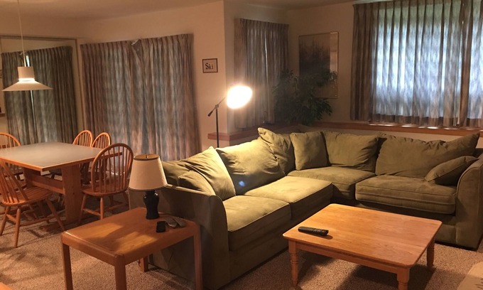 West Dover Condo | Summer Living On Hillside Condo - Walk on/Walk off Mount Snow