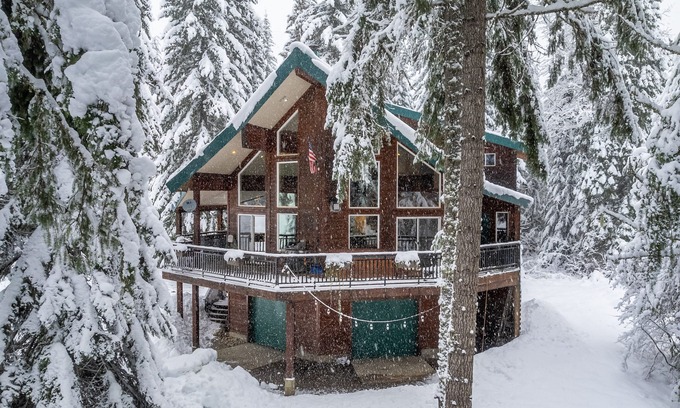 Easton Cabin | Summer Play, Secluded, Hot Tub, Lakes, Hiking, Game Room, 5 Star Rating AirBnB