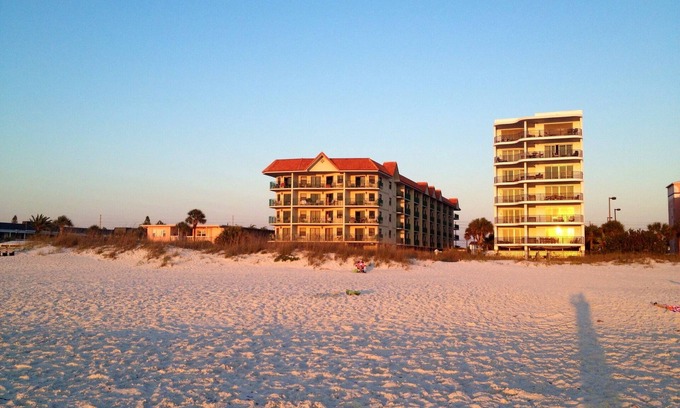 Belle Vista Condo | SUMMER RATE SALE IS ON BOOK 7 AND SAVE 10% DIRECTLY ON ST PETE 5 STAR RATED