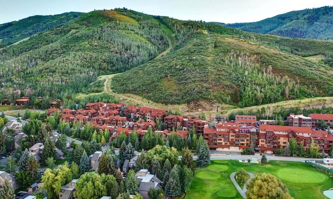 North Park City House | SUMMER RATES - 2 Bedroom, 2.5 bathroom, Silver Star Townhouse