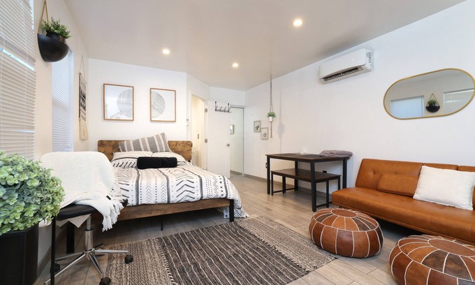 Sam Hughes Apartment | Summer rates! Cozy Studio w/Private Yard & BBQ, Steps from UofA 🏜️🏡
