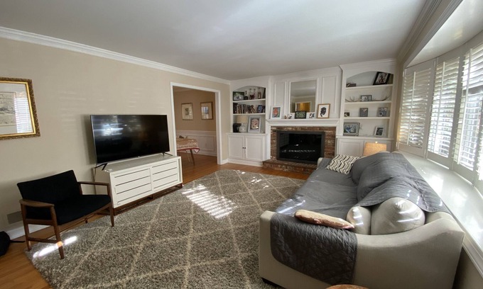 North Hills House | Summer Rental - 5 min Walk to North Hills