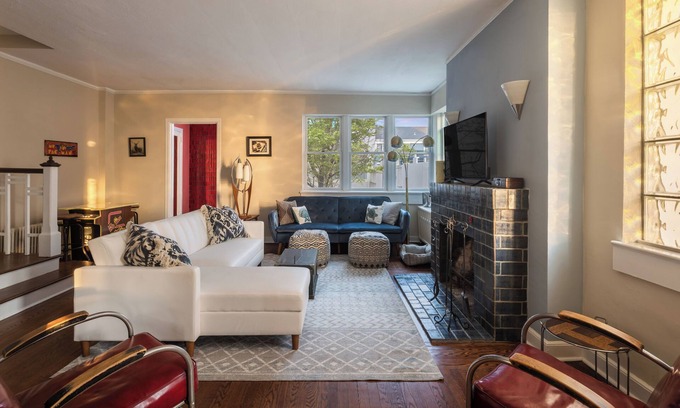 Asbury Park House | SUMMER RENTAL: Lovely 3 BDRM townhome 1.5 blocks from beach in north Asbury Park