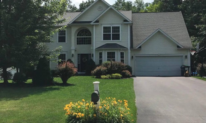 Gansevoort House | Summer Rental: Saratoga, Saratoga Lake/Lake George