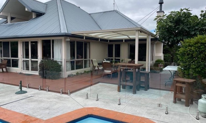 Springlands Cottage | Summer Retreat - Blenheim Holiday Home