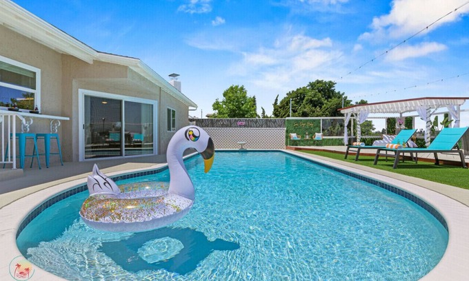 San Carlos House | Summer Retreat: Pool, Spa, Games + GuestHouse!