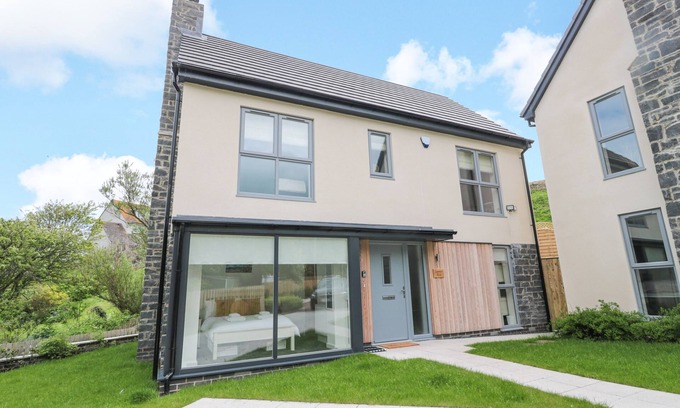 Dunstan Cottage | SUMMER ROSE, pet friendly, country holiday cottage in Craster