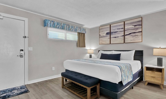 Wrightsville Beach Condo | Summer Sands- Isle Be Back Room 203