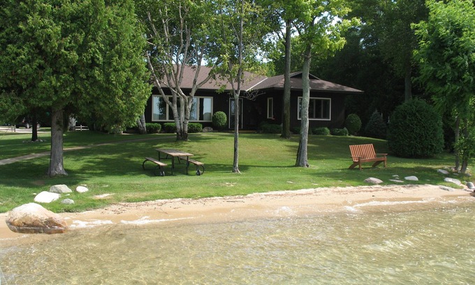 Petoskey Cottage | Summer Season -45 day min.-Walloon Lake home for Rent