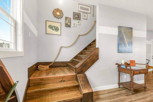 Syracuse House | Summer Sizzle! 6-Bed Channel Home!