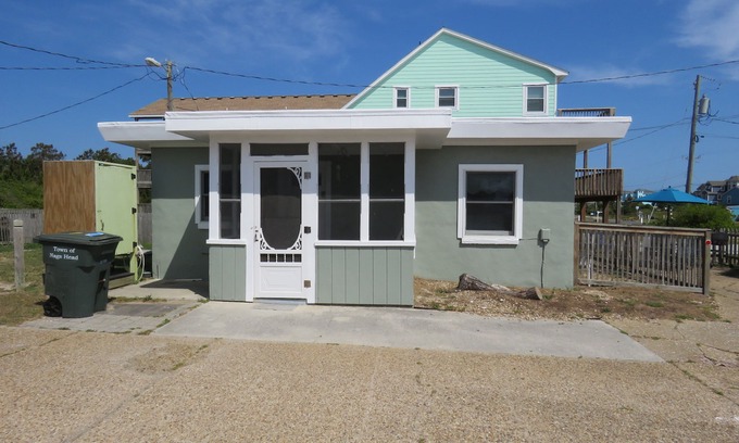 South Nags Head Cottage | Summer Special/RIGHT ACROSS from OCEAN/Fenced yard/pet friendly