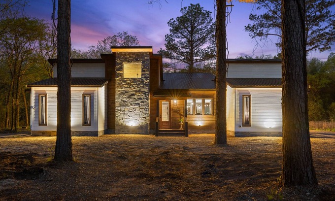 Pickens Cabin | Summer Specials: 4 King Master Bedrooms - Bunkhouse - Sleeps16+