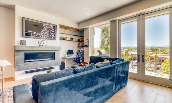 Southern Crossing Condo | *Summer Specials* Modern and Luxury Meet at The Atrium