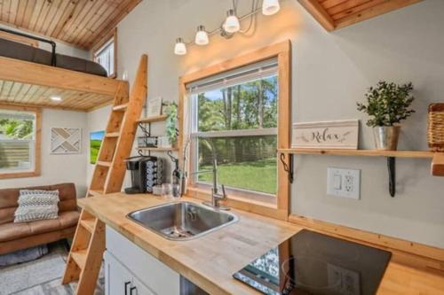Hunt Club Apartment | Summer Tiny House