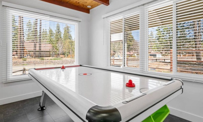 The Village Cabin | Summer Wonderland+Steps 2 Big Bear Lake+Air Hockey