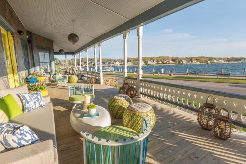 Oak Bluffs Hotel | Summercamp
