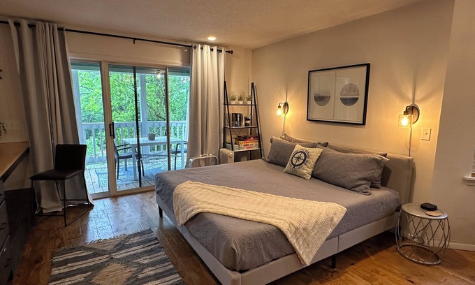 Fairfield Bay Condo | Summerhill Wanderlust- Studio Condo -Top Floor!