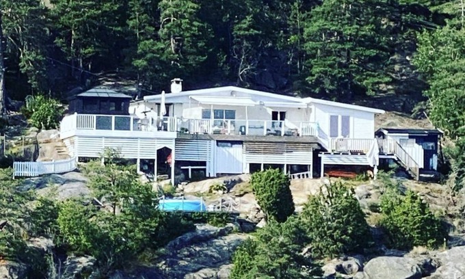 Halden House | Summerhouse with a private beach