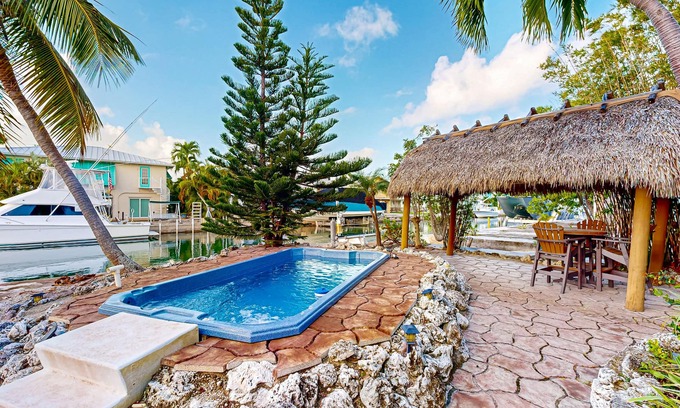 Summerland Key House | Summerland Canal-Front Escape w/Plunge Pool, Dock, Tiki Bar, WiFi & Laundry