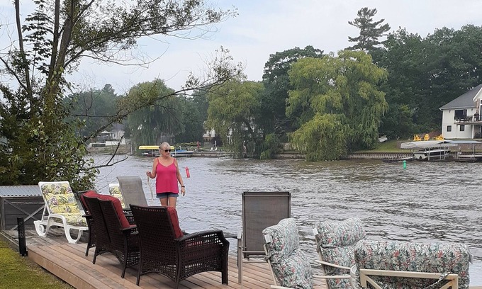Wasaga Beach Cottage | Summersands Riverfront Cottage. Located on the Nottawasaga River Wasaga Beach ON