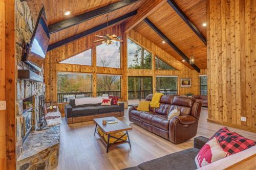 Oakhurst House | Summit Cabin Stunning home Loaded with amenities