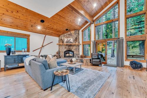 Pla-Vada Woodlands House | Summit Chalet Hot Tub and Game Room Near Skiing