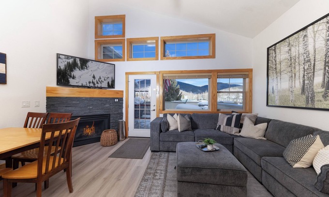Dillon Condo | Summit County Basecamp: Escape to the Mountain Lake! Garage-Grill-In Town!
