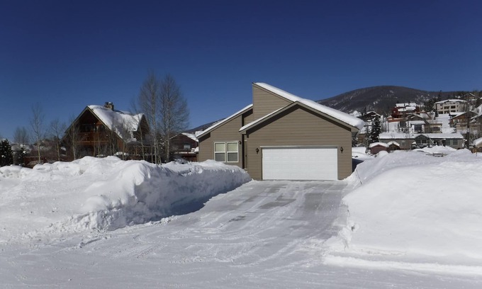 Summit Cove House | Summit Cove, 3 bedrooms, 2 baths, and 2 car garage Level 2 EV Charger BCA-46844