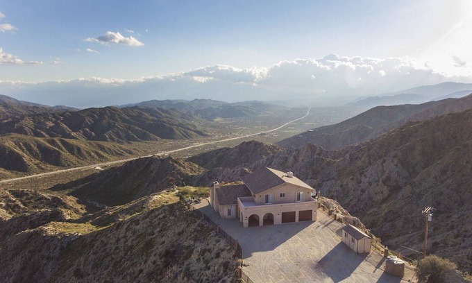 Yucca Valley House | Summit House Joshua Tree | Iconic Mountain Estate with Spa, Ping-Pong, Fire Pit