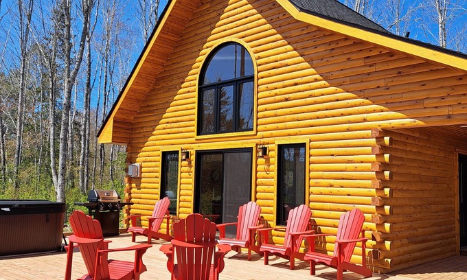 Antigonish County House | Summit Lodge - Lochaber Lake Lodges, Lakefront log cabin with year-round hot tub. Family friendly an