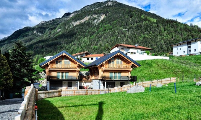 Pfunds Ski Chalet | Summit Lodges