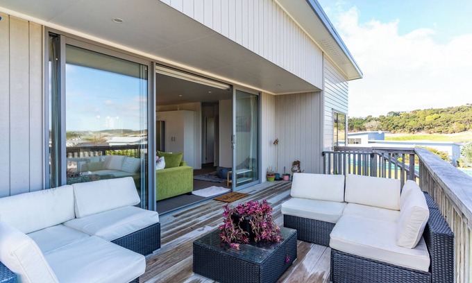 Mangawhai Heads House | Sun Chaser's Lookout - Mangawhai Heads Home