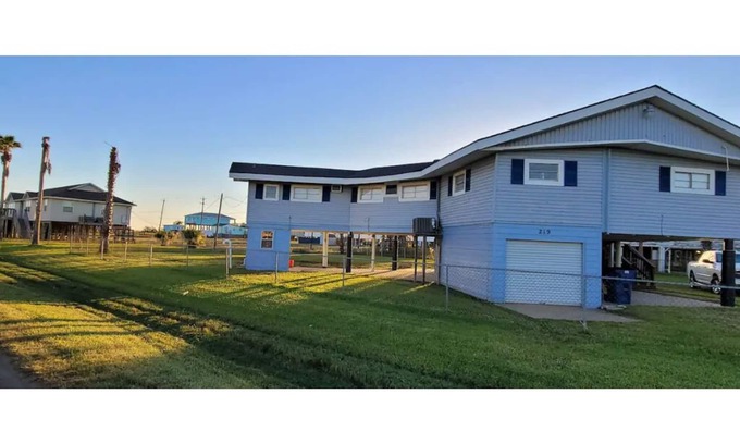 Surfside Beach House | Sun Crest Villa, NEWLY REMODELED!