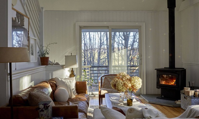 Hollowville House | Sun-drenched upstate escape
