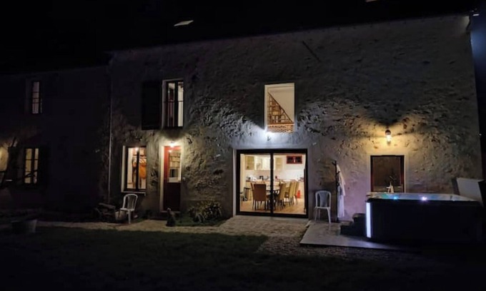 Doue House | Sun in Terre de Brie with spa